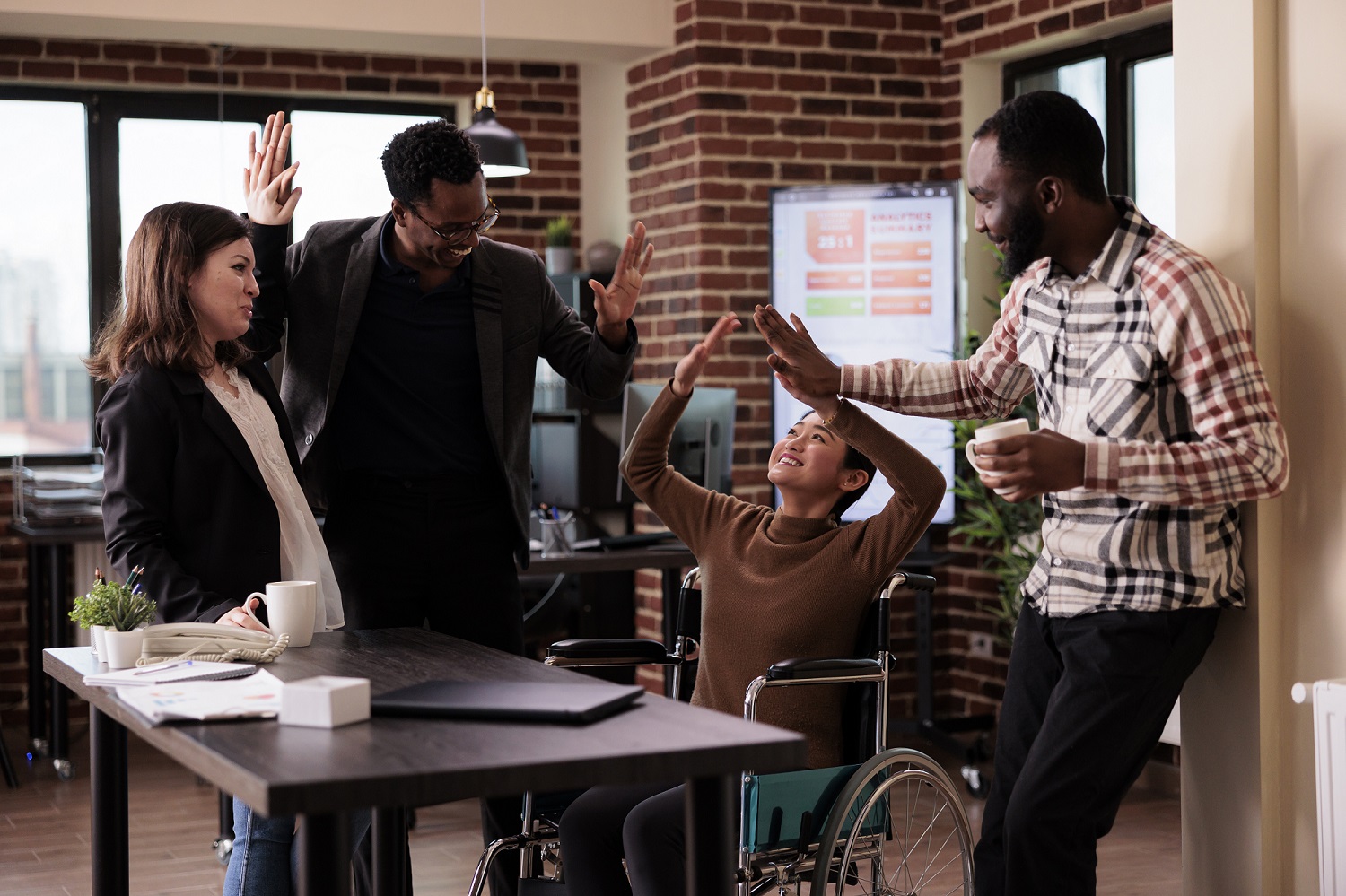 Personnes différentes qui illustrent la diversité et l'inclusion en emploi